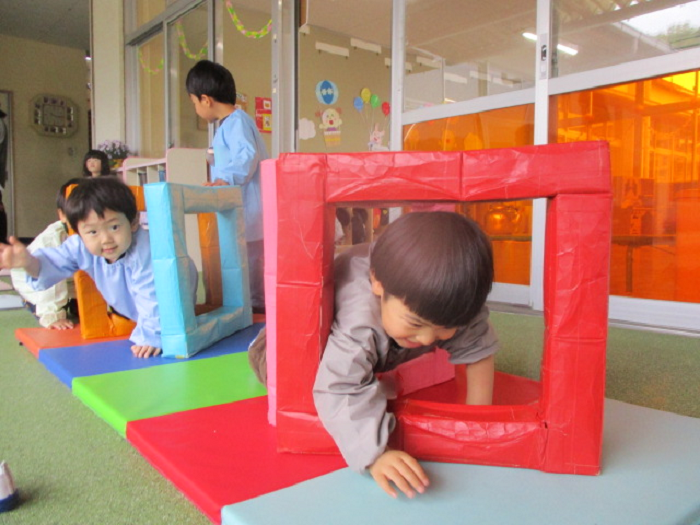 3歳児トンネルくぐり