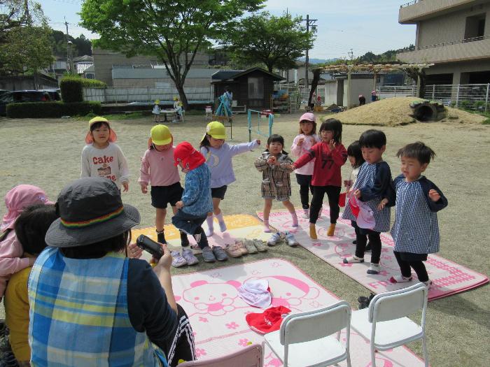 アイドルになって踊っているところ