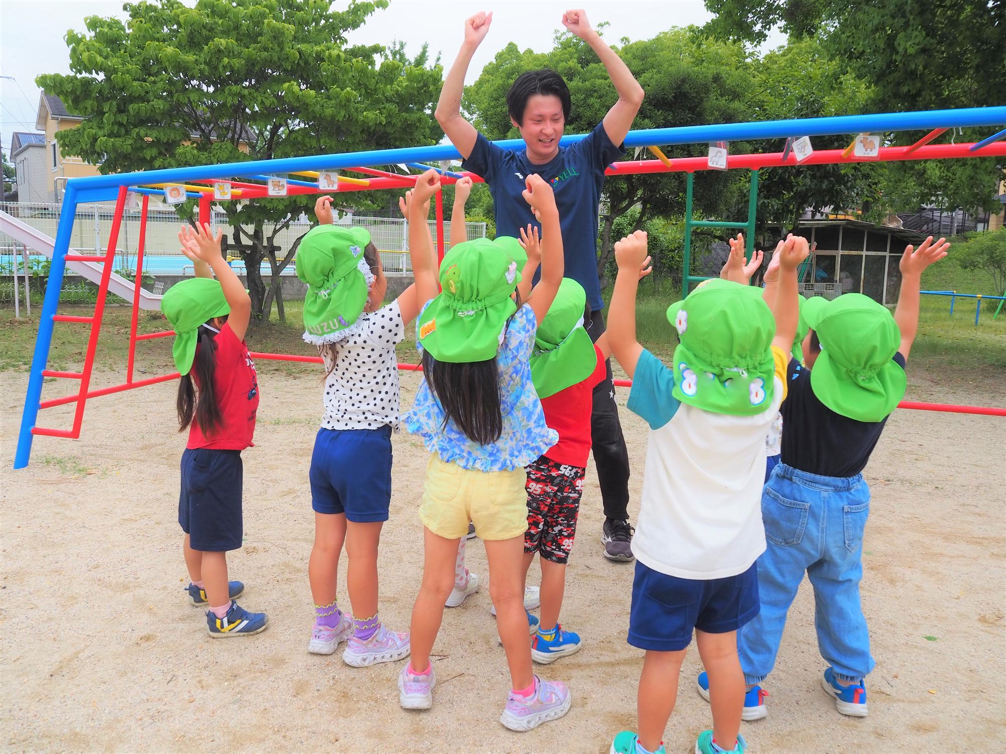 運動遊び指導を受ける子ども