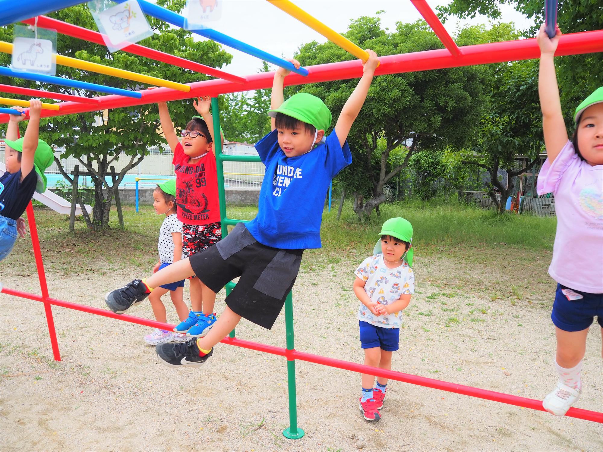 運動遊び指導を受ける子ども