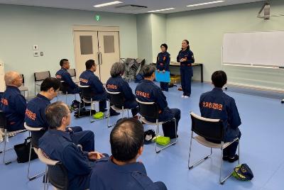 救急訓練をする様子