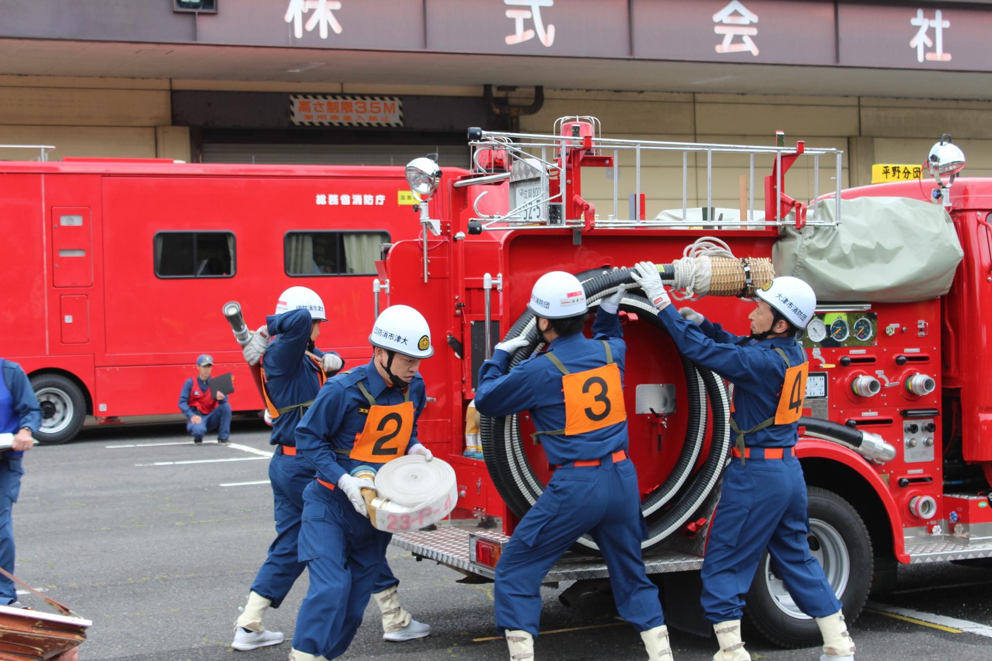 ポンプ車の部操法風景