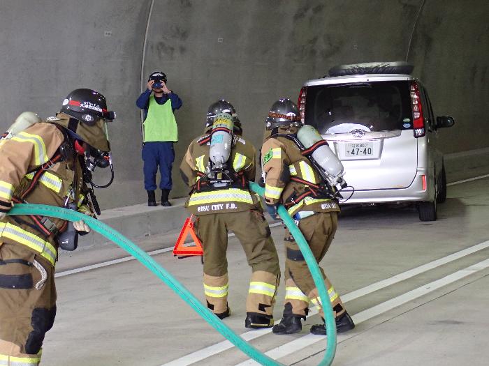 トンネル内の訓練の様子
