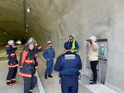 説明を受ける様子