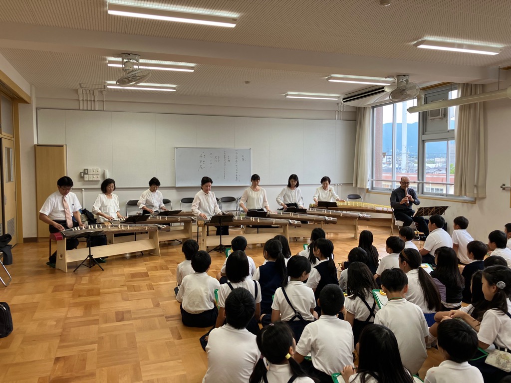 派遣事業　堅田小学校_三曲