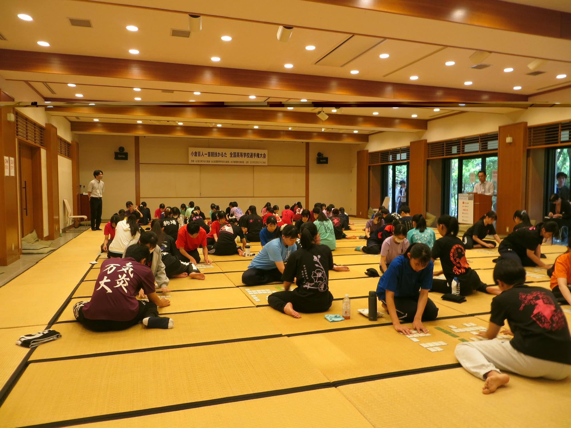 競技かるたの試合風家