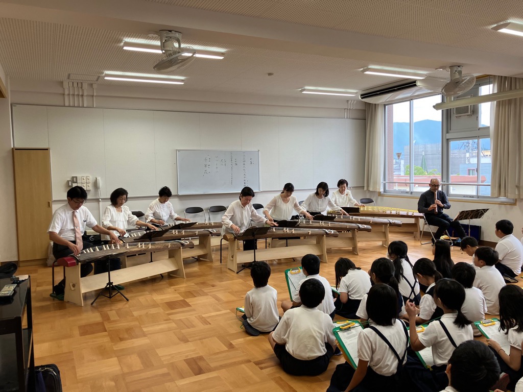 堅田小_全員演奏