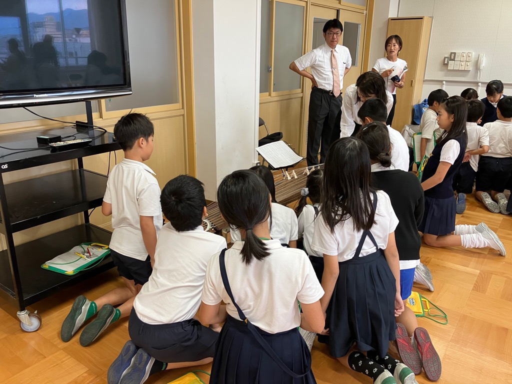 堅田小_お箏体験