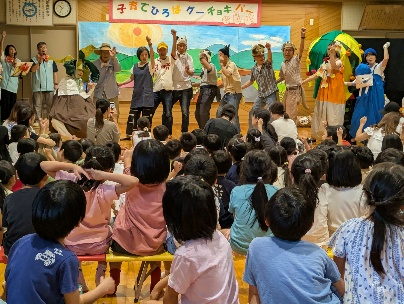 青山民児協の劇の様子