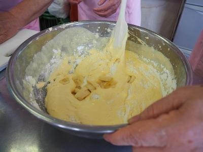 材料を混ぜる様子