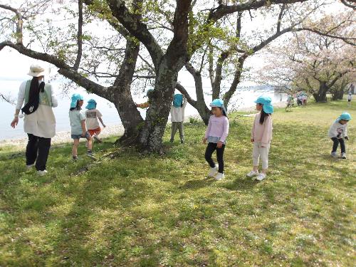 公園で遊ぶ子どもたちの様子