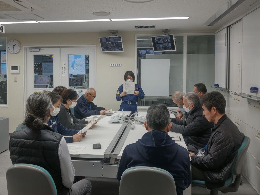 消防指令センターで119番のシステムについて学んでいただきました。