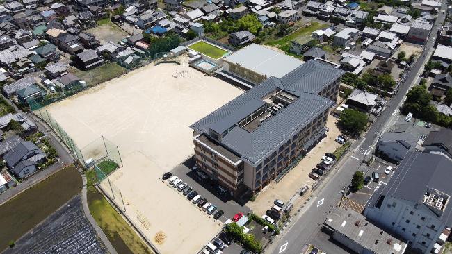 学校の全景