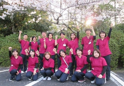 笑顔の女性介護職員さん達の写真