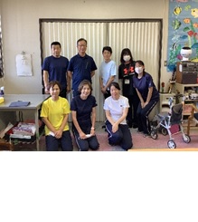 男性と女性の介護職員さんの写真
