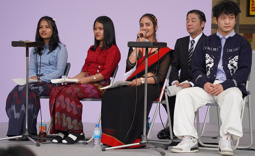 介護職員4人の写真