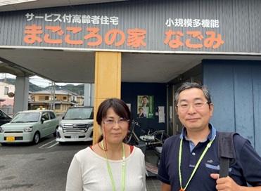 男性介護職員さんと女性介護職員さんの写真