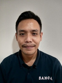外国人の男性介護職員さんの写真