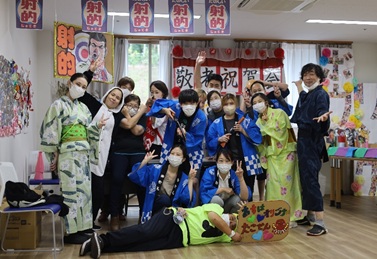 たくさんの介護職員さんの写真