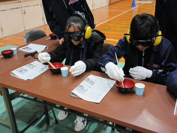 疑似体験豆つかみ