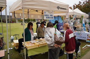 パンを販売するブースの様子