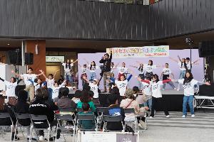 サザキヒロシさんとキッズダンスSoul Love Soundによるステージ