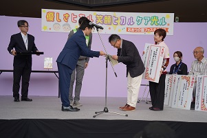 川柳コンテスト2025表彰式の様子