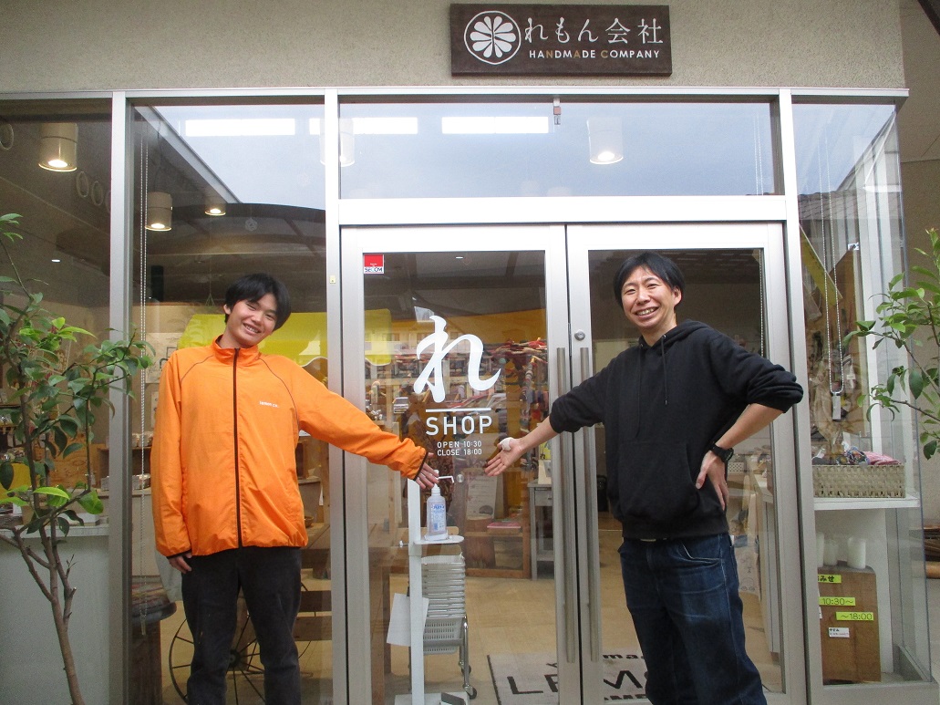 下口さん　入り口での記念撮影