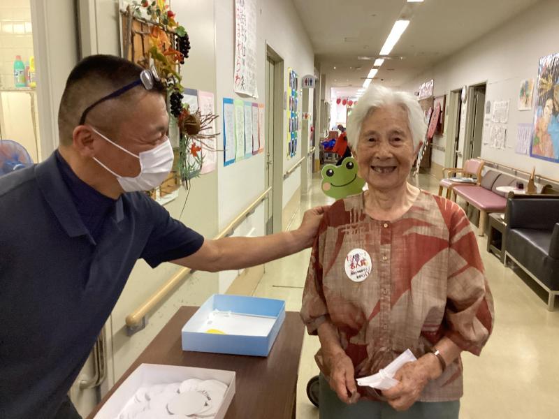 フォト応募作品:夏祭り私とカエルと所長です