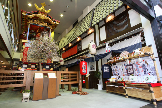 大津祭曳山展示館内部