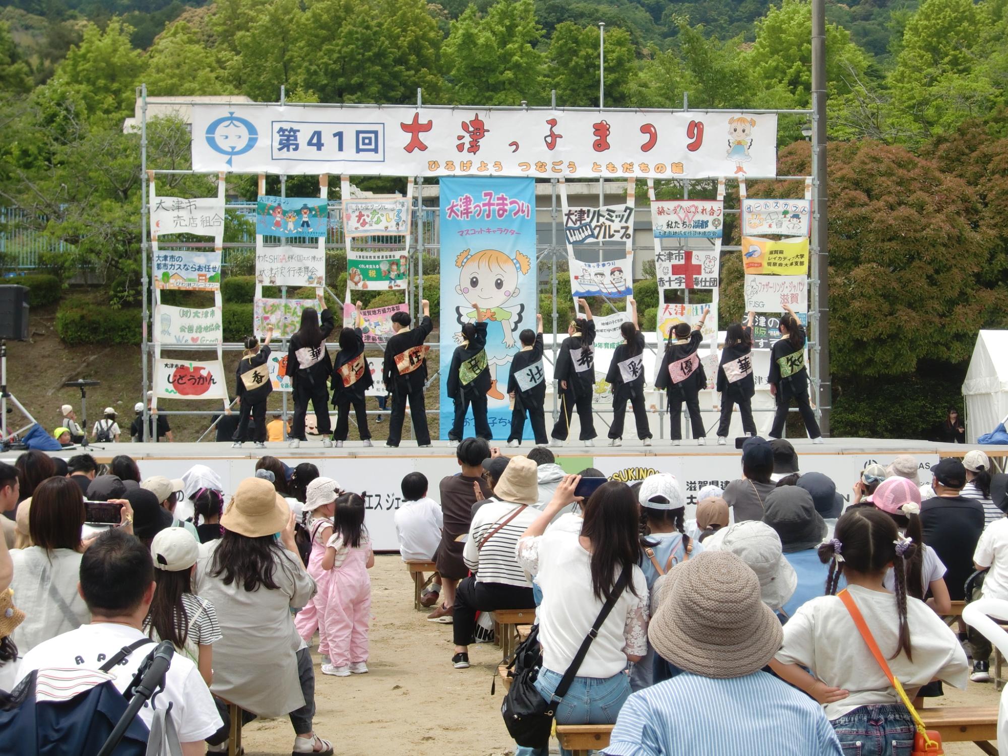 ダンスステージの様子