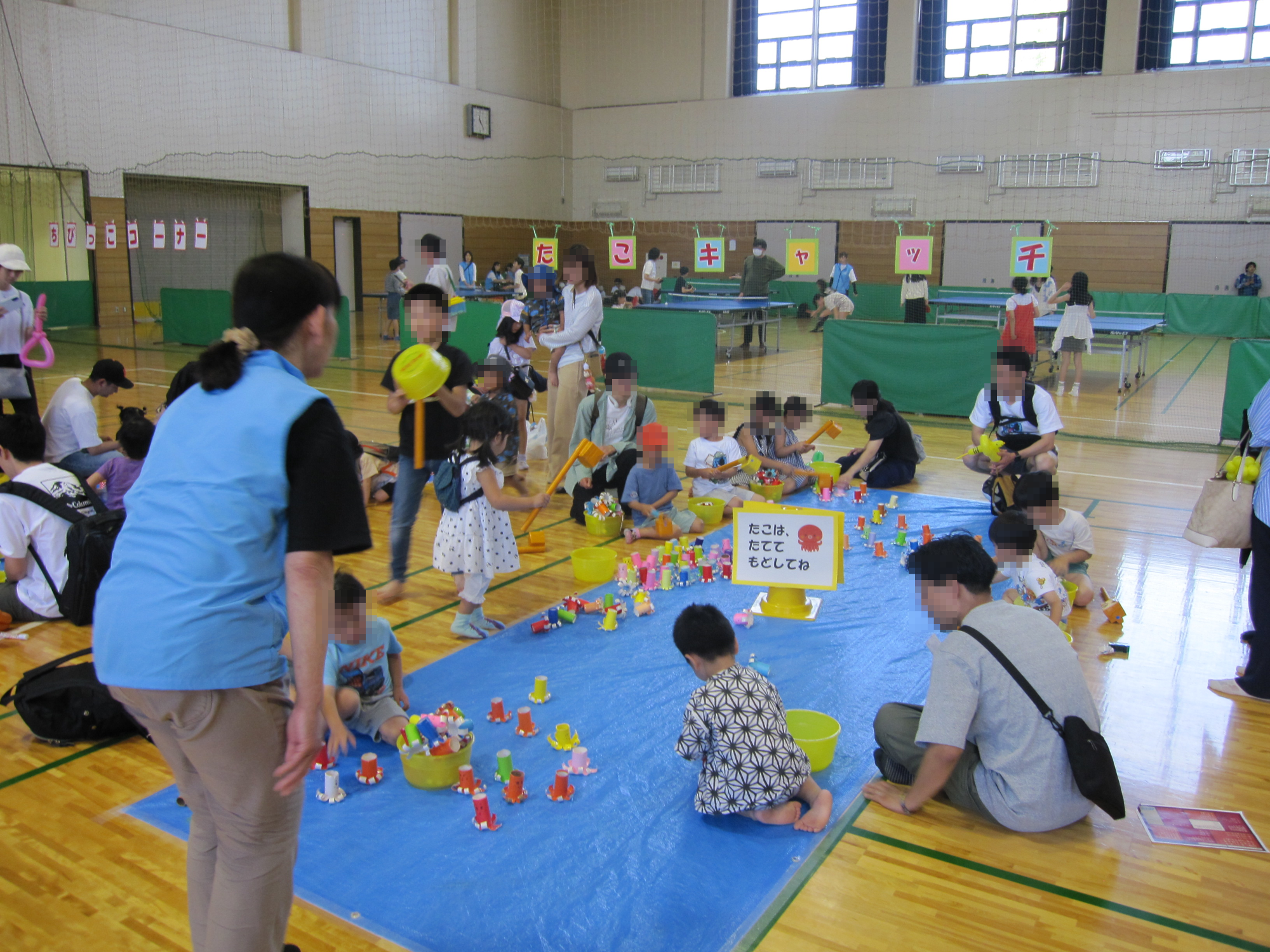 参加団体による体育館内での催し