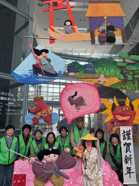 ホワイエ装飾作品いっすんぼうしに「謹賀新年」