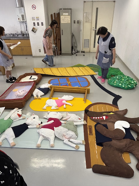 チャオ総合装飾部会　アトリウム装飾作成の様子
