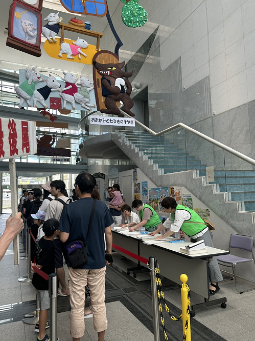 サイエンス屋台村で受付をするチャオメンバー