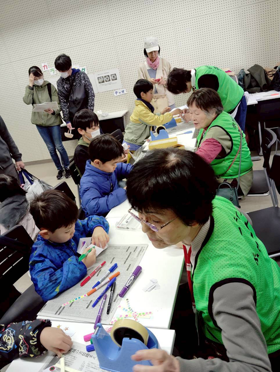 チャオ総合サポート部会　青少年のための科学の祭典（滋賀大会）カラコロリングブース参加の様子