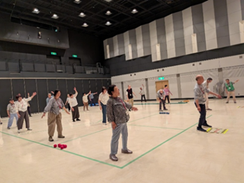 チャオ　ニュースポーツ交流会　ラジオ体操でウオーミングアップ