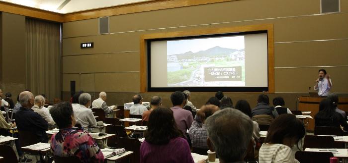 昨年度の報告会の様子