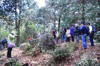 昨年の春日山古墳群見学の様子