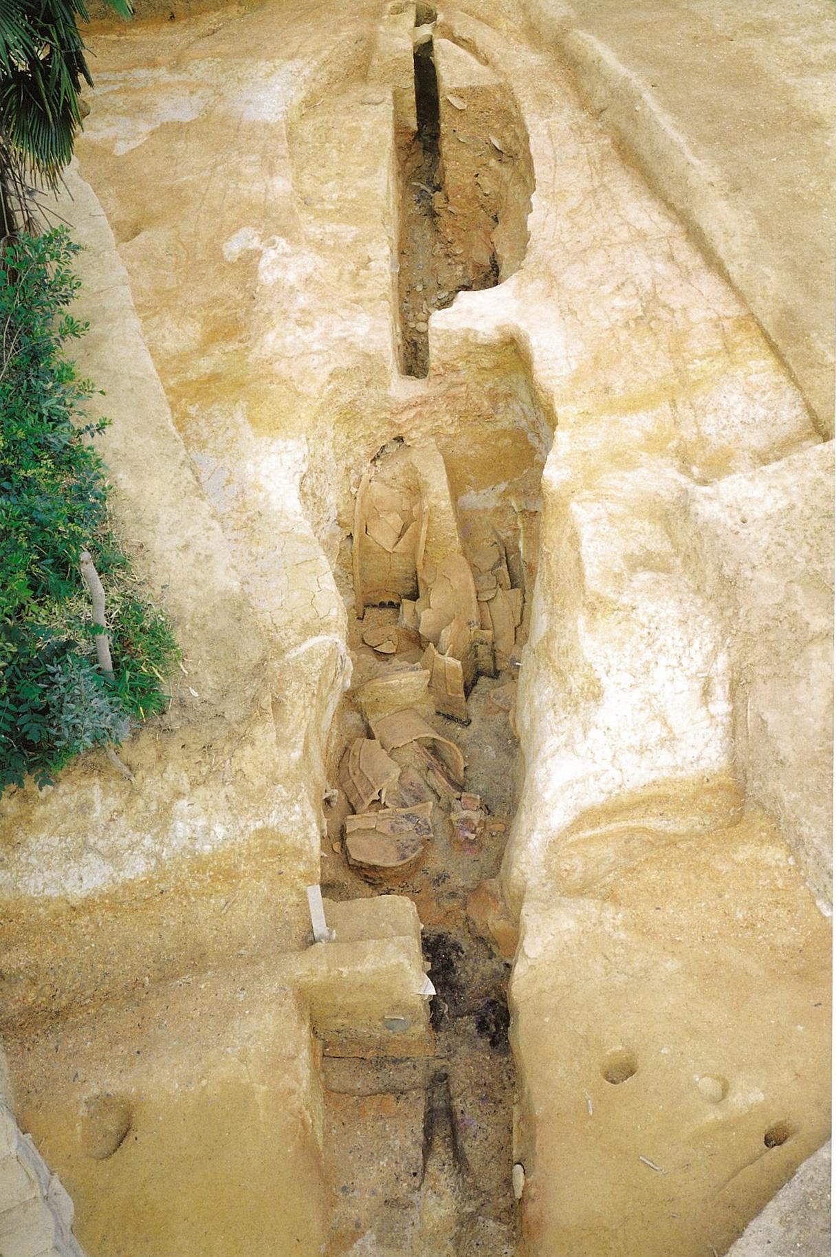 山ノ神遺跡の鴟尾出土状況の写真